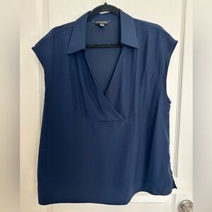 Banana Republic Women Sleeveless Blouse. Johnny Collar. Navy Blue. Size Large.